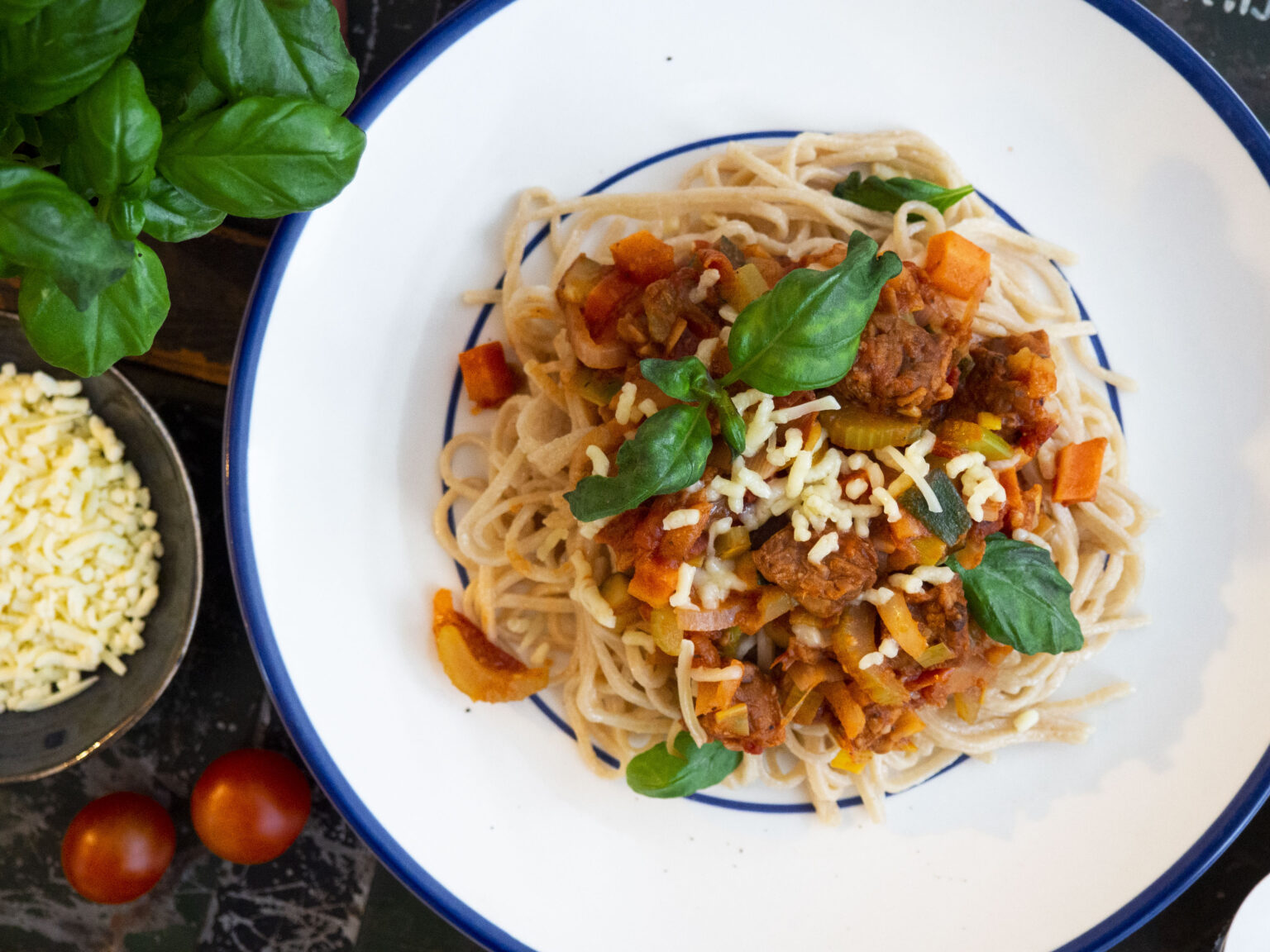 Vegetarische spaghetti bolognese met BOON tempeh blokjes